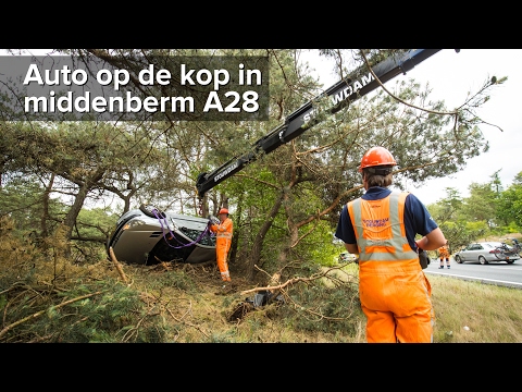 Auto in de middenberm A28 Nunspeet - 't Harde - ©StefanVerkerk.nl