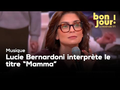 Lucie Bernardoni interprète le titre "Mamma"｜TF1 INFO