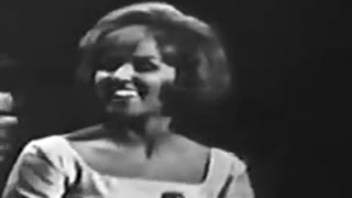 Darlene Love - Marshmallow World (Music Video)