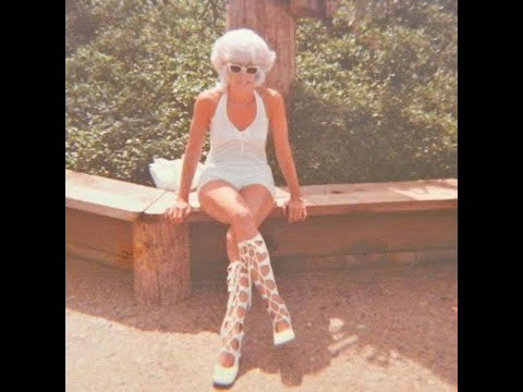 27 Amazing Vintage Snapshots of Cool Girls of the Sixties