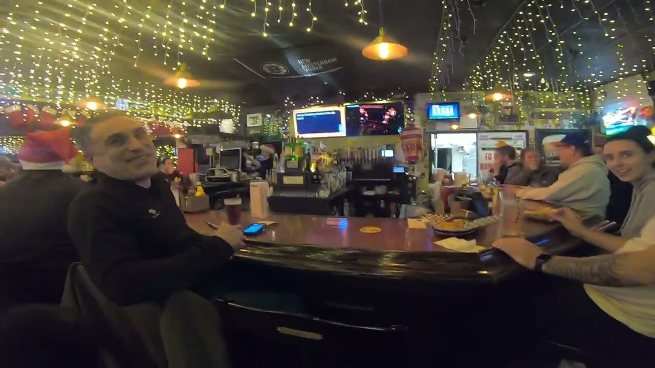 Promotional video thumbnail 1 for Smartphone Trivia by Bobby Roast Beef
