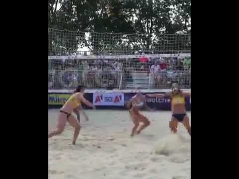 Amazing Girls The chicken wing and finesse on match point 👏👏 @karlaborger (via European Volleyball)