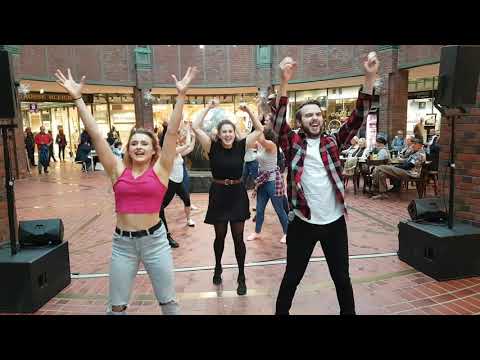 Verkaufsoffener Sonntag mit Musical-Feeling – FAME