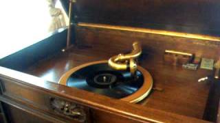 Harry Richman sings - Puttin on the Ritz - 1929 on a Victor Credenza