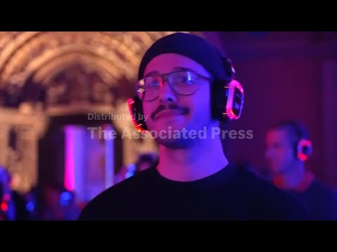 A silent disco immerses museum visitors in the art of poet and printmaker William Blake