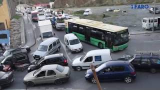 Colas de coches hasta el 'Diaz Flor'