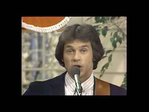 Chris Christian sings "Sail On" from PTL Club Episode