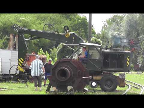 Jens im Einsatz heute Update Museums Feldbahn Lindenau mit alten Bagger