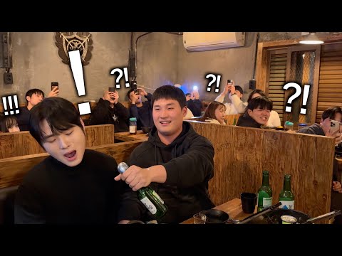 Fantastic impromptu bar live performances by Korean singers [ENG CC]