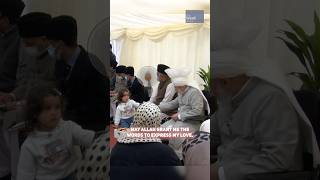 Download lagu An Arab Ahmadi Muslim expresses his love for Beloved Huzoor (aba) - Jalsa Memories 2024 | #shorts mp3