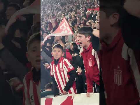 "La hinchada de Estudiantes de La Plata es una locura total" Barra: Los Leales &bull; Club: Estudiantes de La Plata
