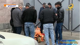 Խարույկ և նստացույց Էջմիածնի զորամասի մոտ. անհետ կորածների ծնողները կտրուկ քայլեր են խոստանում