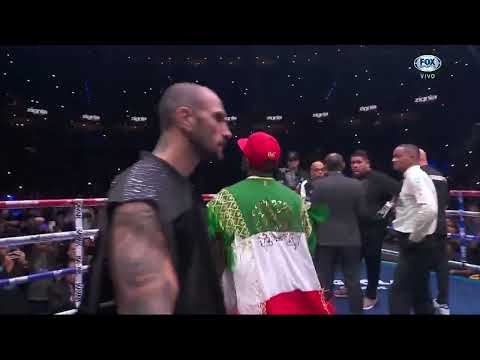 Natanael Cantando en la pelea de Floyd (El Toro Encartado y Pacas De Billetes)