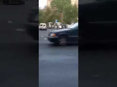 Բրետները ուրախ-ուրախ բանկոմատից փող էին հանում