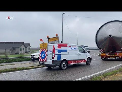 Un trasporto eccezionale blocca il traffico sulla provinciale