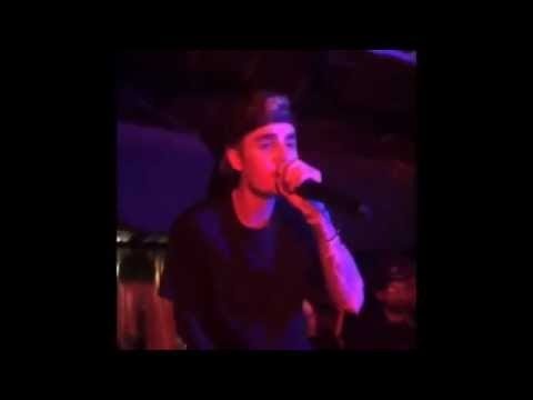 Justin Bieber playing his album Purpose  at 1 OAK Nightclub in New York - November 14, 2015