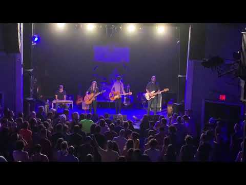 Sarah Shook & the Disarmers - Nothin’ Feels Right But Doin’ Wrong