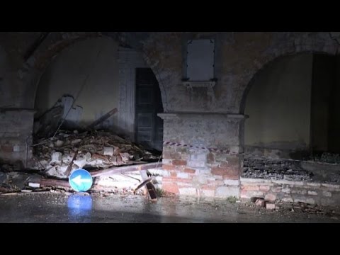 Terremoto, notte di paura in centro Italia dopo le nuove scosse