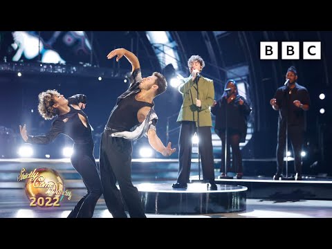 Tom Grennan and Joel Corry perform Lionheart (Fearless) ✨ BBC Strictly 2022