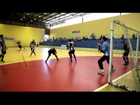 Defesa do Nando no jogo Tróia x Favela / Nada Consta