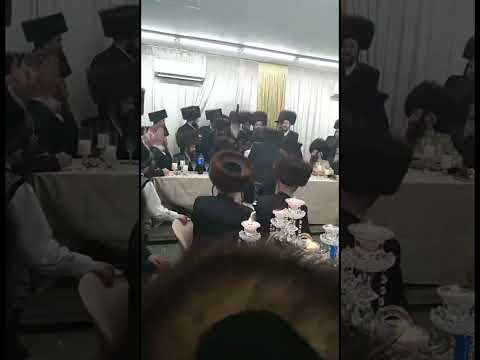 Tosh Rebbe Arriving At Simchas Beis Tosh - Toldos Aharon - Kretchnif
