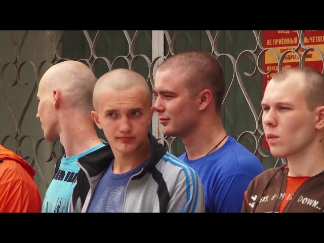 Некому служить