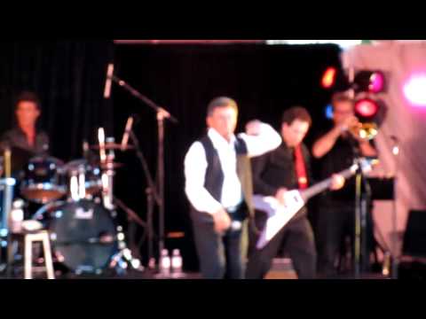 Frankie Avalon - California Sun. Live 08/27/11.