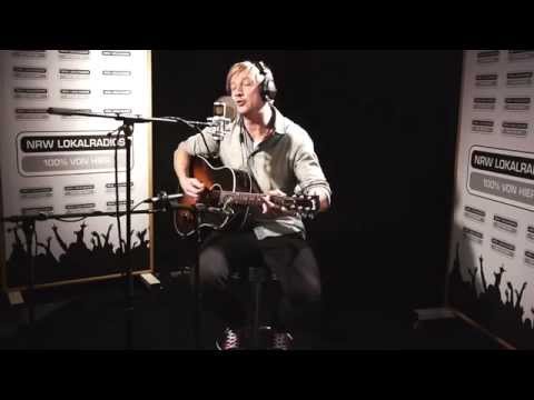 Samu Haber von Sunrise Avenue Unplugged