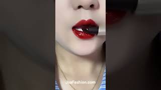 Glossy lipstick