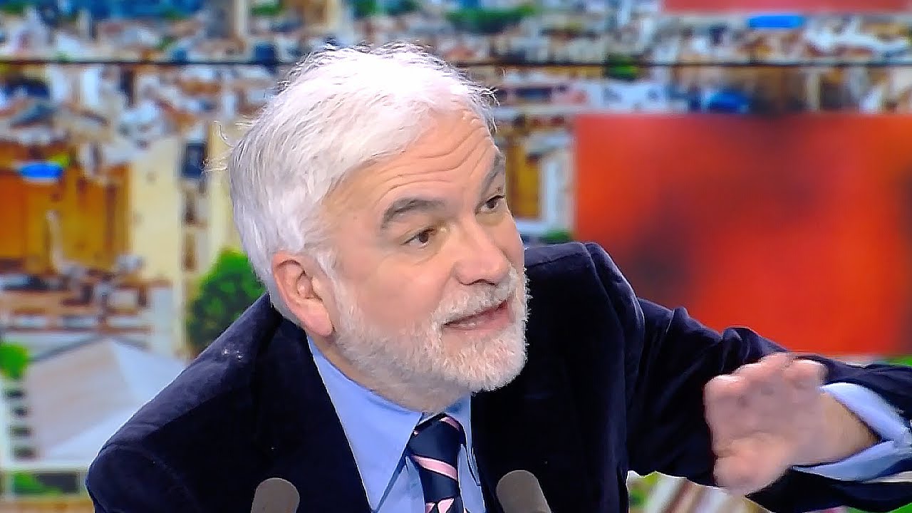 Pascal Praud défend le DG de Renault : "Personne ne parle du salaire de Kylian Mbappé !"