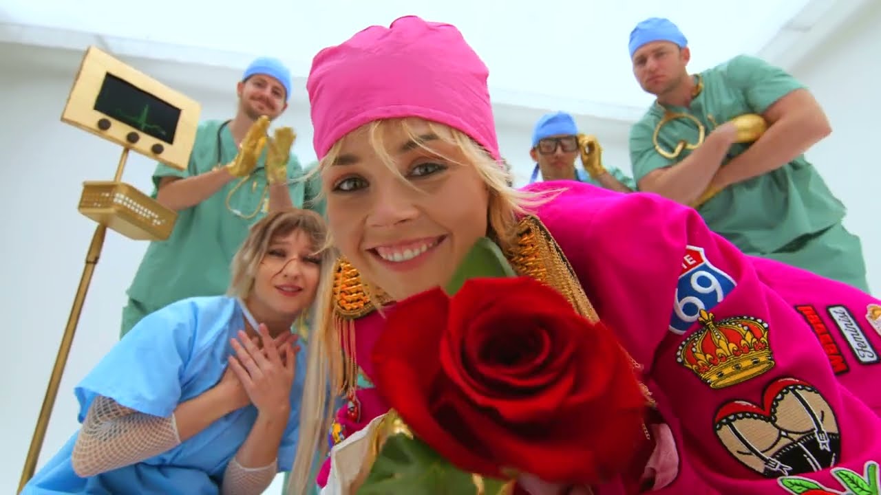 Bild zum VideoEloise Trouw - The Perfect Girl