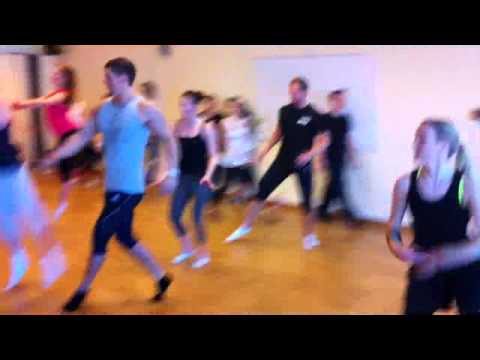 Mikael Hollsten och Marcus Adamsson dansar balett