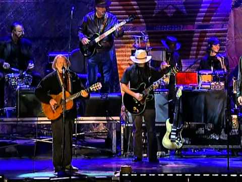 Willie Nelson - Pancho and Lefty (Live at Farm Aid 2004)