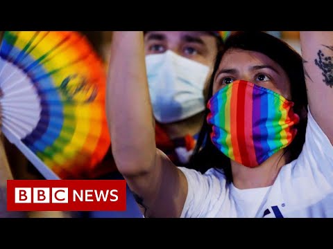 世界はプライドの50年をマーク - Covid-19にもかかわらず - BBC ニュース (World marks 50 years of Pride - despite Covid-19 - BBC News)