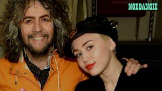 The Flaming Lips ft Miley Cyrus - We A Famly (Subtitulado en Español)
