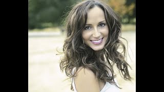 Chely Wright - Between a mother and a child (Lyrics)