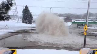 preview picture of video 'Burst Green Bay, Wisconsin water main'
