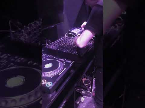 CDuggyz Smashing things up on the decks!