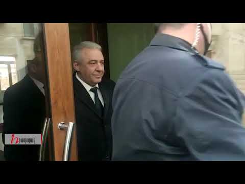 Տեսնում եք`ես գնում եմ. Պաշտպանության նախարարն ԱԺ-ում էր