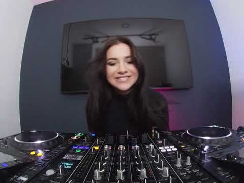 Elena Pavla - Techno set
