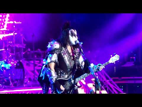 Kiss Hot and Cold Kiss Kruise VII night  one