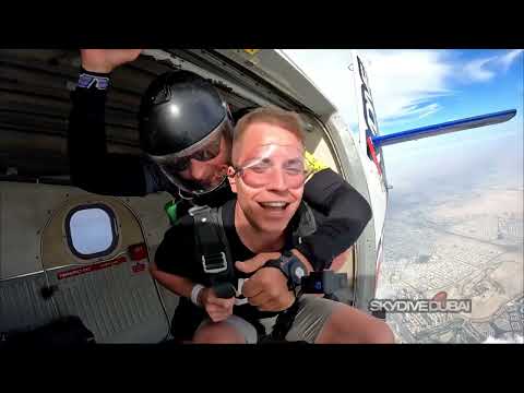 Skydiving above the Palm in Dubai 🪂 #skydive #dubaiskydive #skydivingdubai