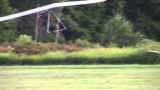 preview picture of video 'Ellenville Hang Glider Landing #8 8/17/2014'