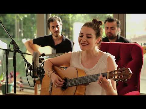Ezgi Köker - Evlerinin Önü Handır