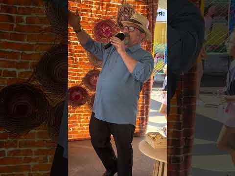 Apresentação do poeta Zé Viola na cidade de São Domingos do Cariri-PB- OH! Mamãe o que calor!!!