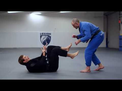 Keenan shows his ultimate late guard recovery trick