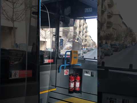 A 32 es busz nem tud menni a lomtalanító cigányoktól 😂😂🇭🇺🇭🇺