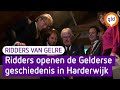 De ridders openen hun tentoonstelling in Harderwijk met de Commissaris van de Koning