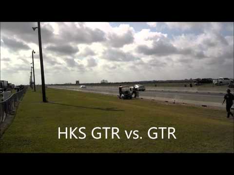 Drag Race: HKS GTR (r35) vs GTR [TX2K13]