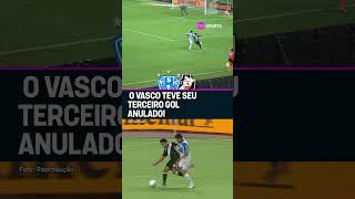 O VAR ANULOU! VASCÃO IA MATENDO 3 NO PAYSANDU, MAS O VAR CHAMOU E O ÁRBITRO ANULOU POR FALTA #shorts